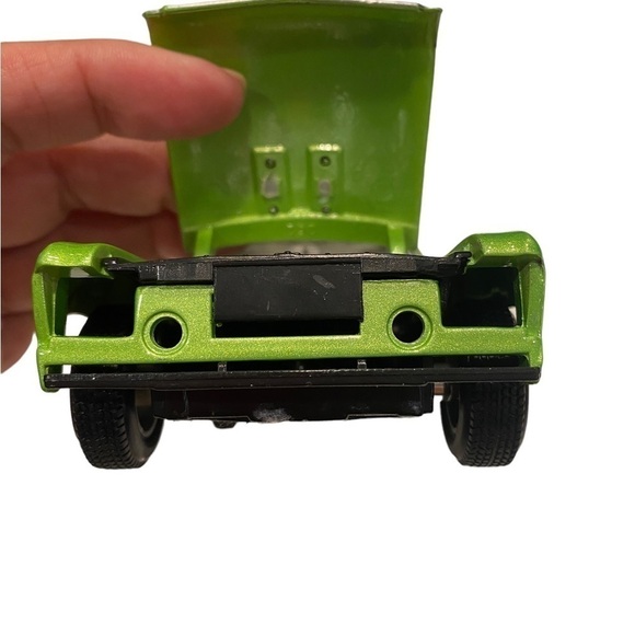 Maisto 1970 Chevrolet Nova SS Diecast Vehicle Lime Green - Picture 13 of 16